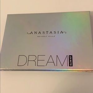 Anastasia dream glow highlighter pallet
